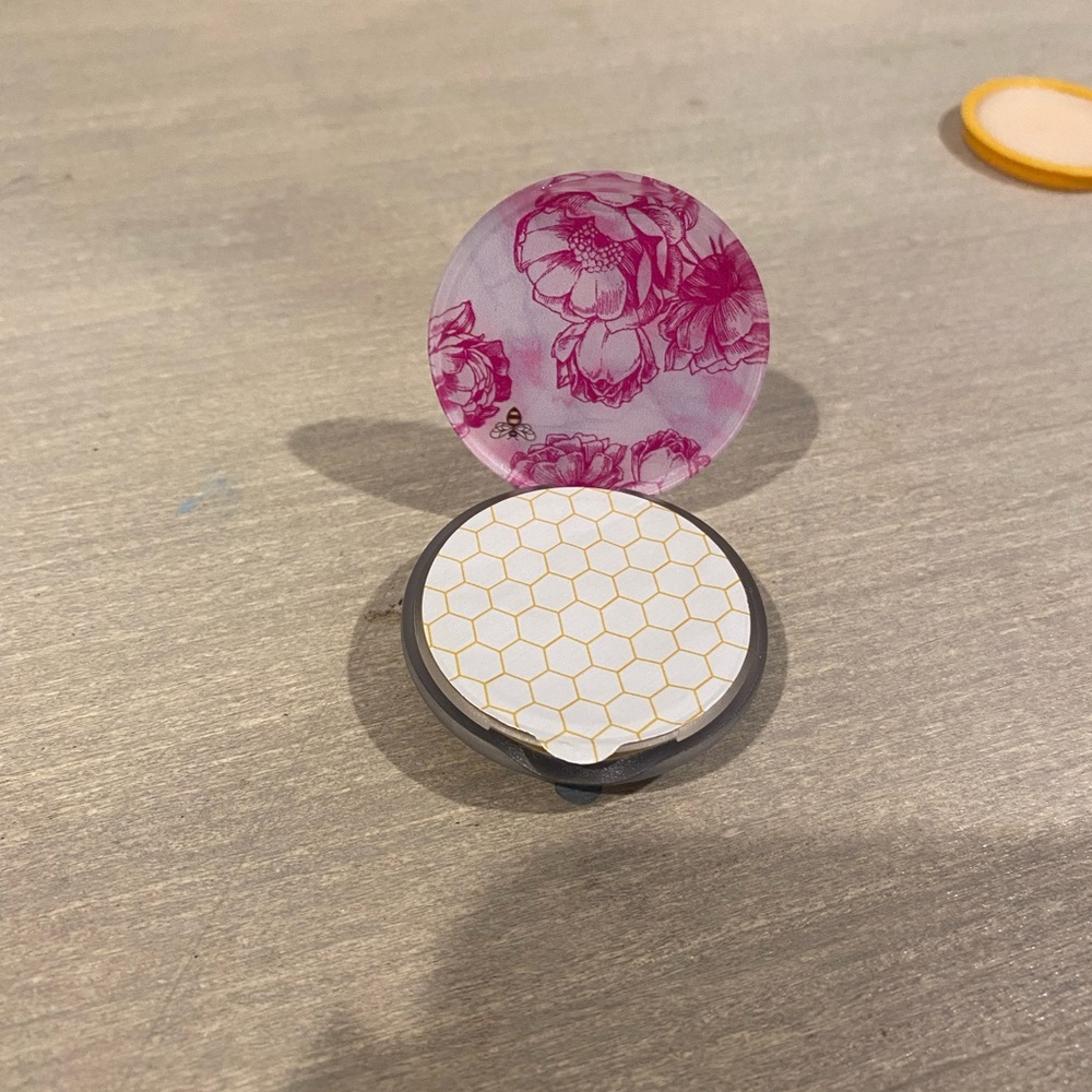 Rose burt’s bees chapstick pop socket, never used in great condition